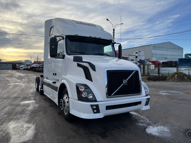 Тягач VOLVO VNL670 Без пробега по РФ 6х4  3