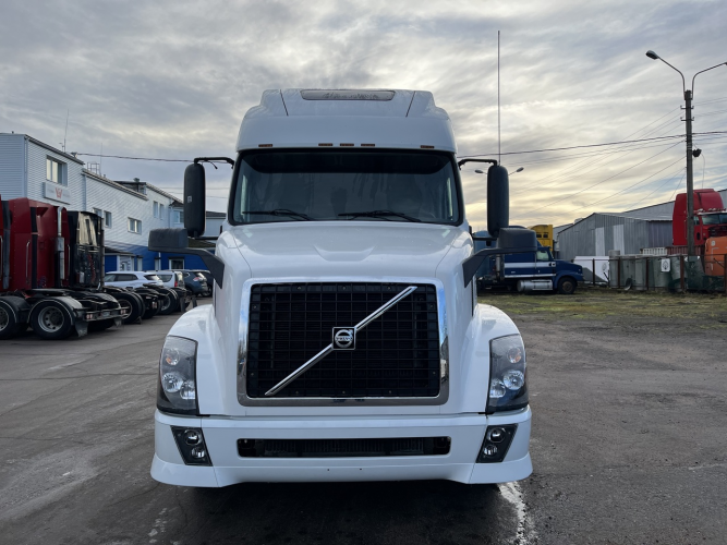Тягач VOLVO VNL670 Без пробега по РФ 6х4  4