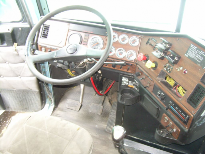 Тягач Freightliner Classic XL   9